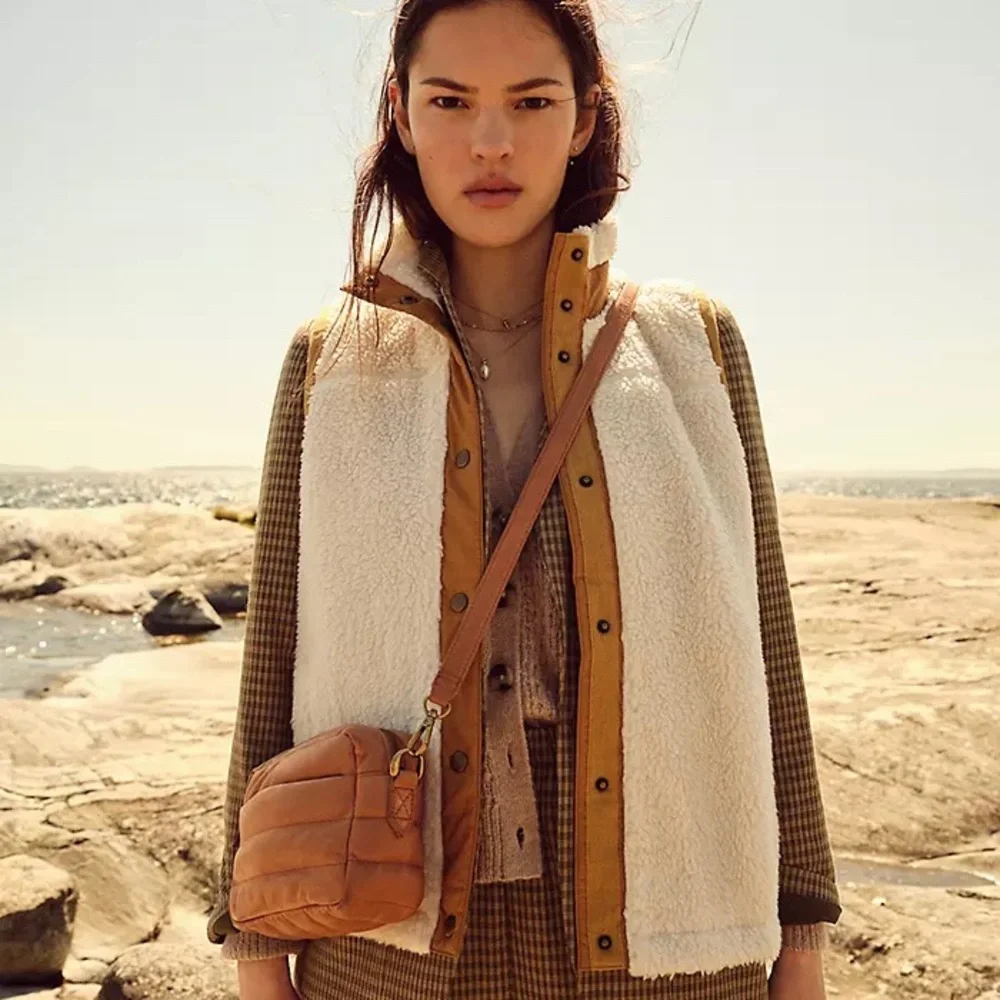 Madewell Camera Crossbody Bag - Picture 3 of 6